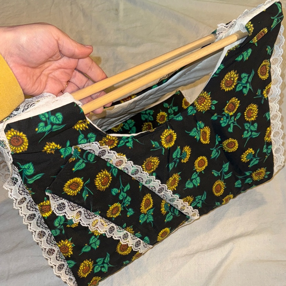 Vintage Handmade Floral Tote bag: wooden handles. Lace trim